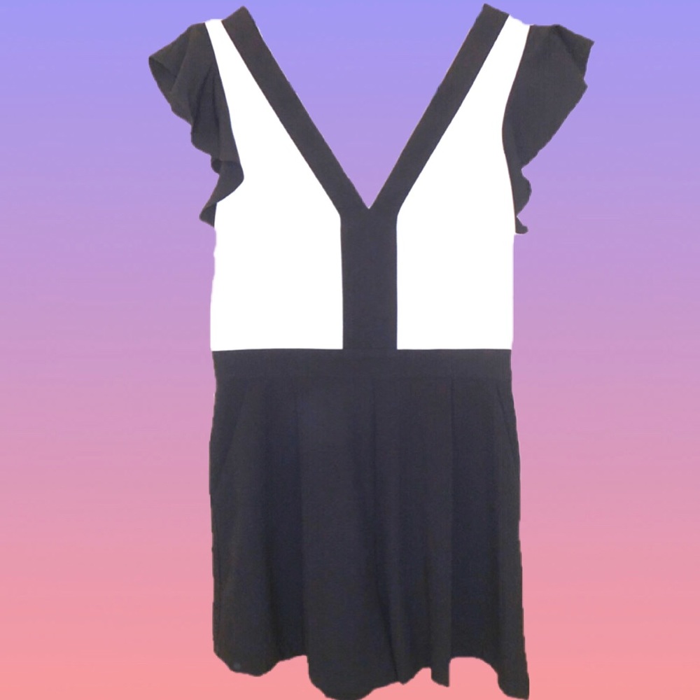 Aqua - Only Ours - Contrast Ruffle Shorts Romper NWT 🤍🖤🤍🖤🤍🖤🤍🖤🤍🖤